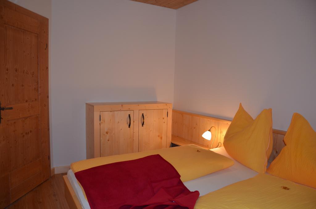 Pension Zum Schreiner Hermagor-Pressegger See Rum bild